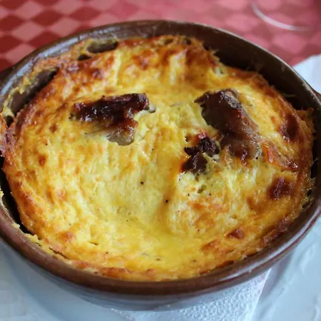 Gjecaj And Restaurant ثيث