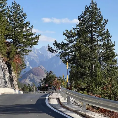 Gjecaj And Restaurant فندق مبيت وإفطار