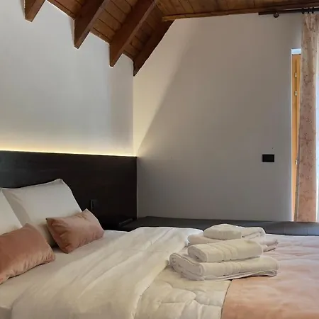 فندق مبيت وإفطار Gjecaj And Restaurant 3*