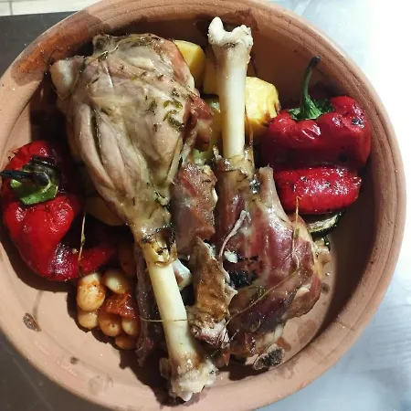 Gjecaj And Restaurant فندق مبيت وإفطار