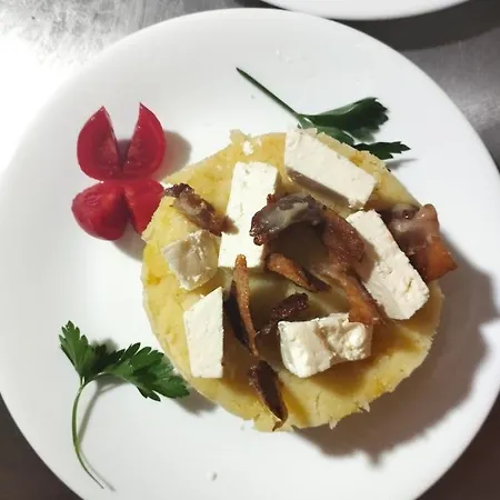 Gjecaj And Restaurant فندق مبيت وإفطار ثيث