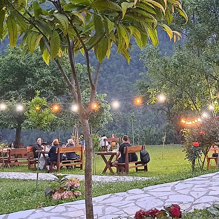 فندق مبيت وإفطار Gjecaj And Restaurant 3*