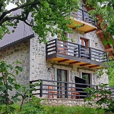 Gjecaj And Restaurant Bed & Breakfast Theth