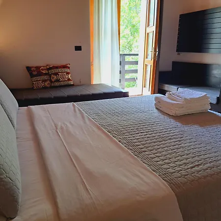 فندق مبيت وإفطار Gjecaj And Restaurant 3*