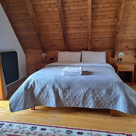 Gjecaj And Restaurant 3*