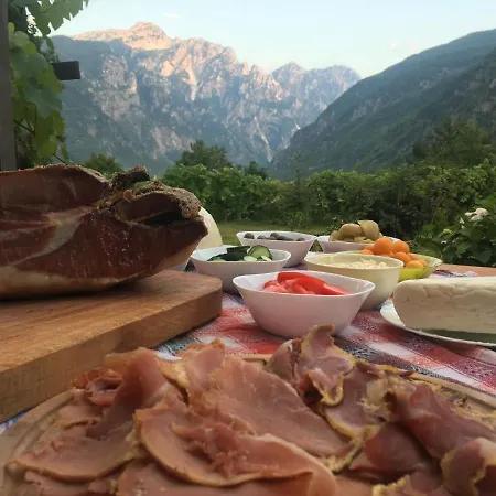 فندق مبيت وإفطار Gjecaj And Restaurant