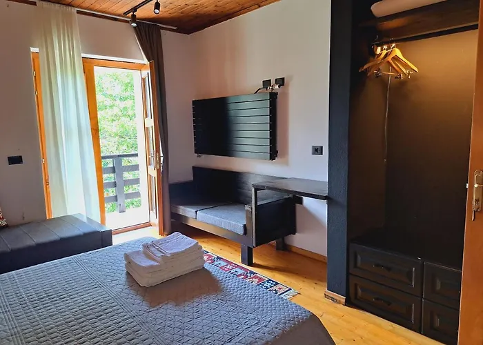 Gjecaj And Restaurant 3*