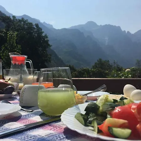 Gjeçaj Guesthouse&restaurant Couette-café