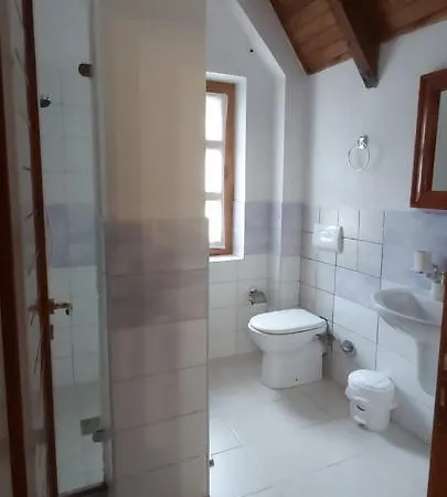 Gjeçaj Guesthouse&restaurant Couette-café 3*
