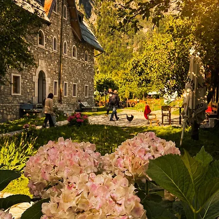 Gjecaj And Restaurant 3*
