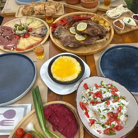 Gjecaj And Restaurant 3*