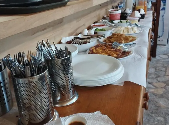 Gjecaj And Restaurant Theth