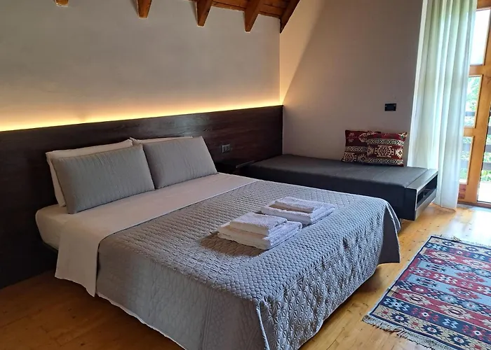Gjecaj And Restaurant 3*
