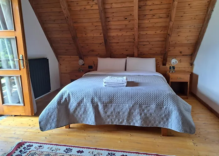 Gjecaj And Restaurant 3*
