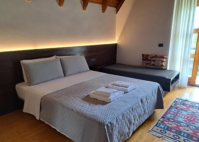 Gjecaj And Restaurant Bed & Breakfast